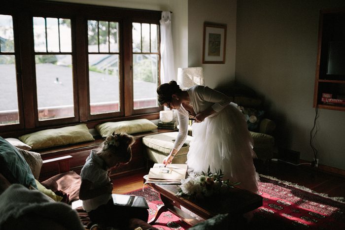 Jonas_Seaman_KaitBobbyScarletWed_1060